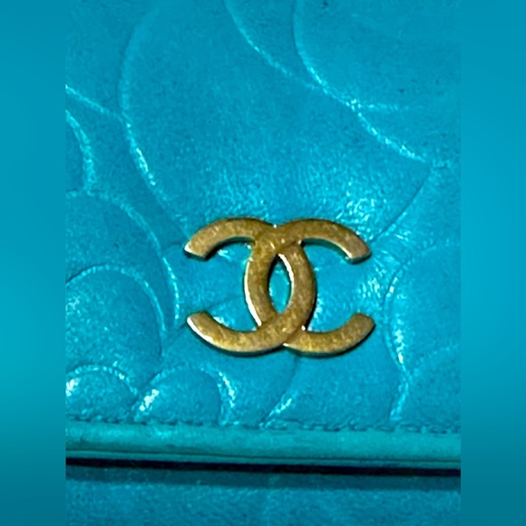 24 HR PRICE DROP!!  CHANEL CAMELLIA TURQUOISE LAMBSKIN QUILTED 6-KEY CASE - Picture 5 of 11